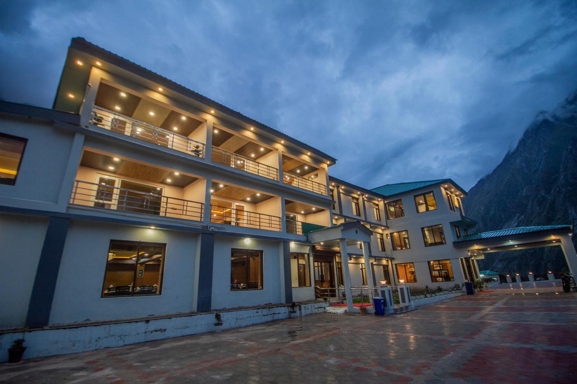 Amritara The Avadh Hotel บาดรีนาถ ภายนอก รูปภาพ